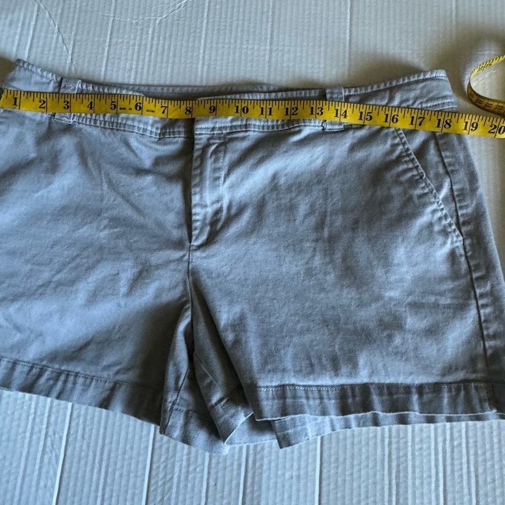New York and Company gray short size 14 - Picture 3 of 5